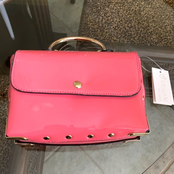 Handbags - Pink purse with chain shoulder strap